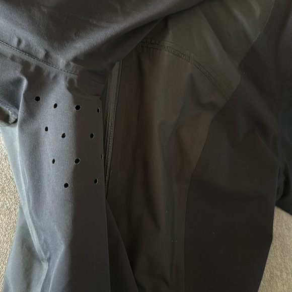 Lululemon Women’s Windbreaker Jacket - rare - Picture 10 of 12